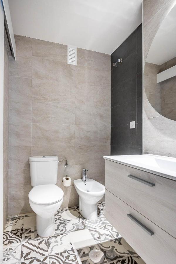 Amplisimo Apartamento De Diseno Nuevo En El Corazon De Triana, Parking Included Севілья Екстер'єр фото