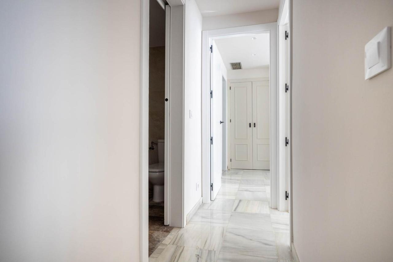 Amplisimo Apartamento De Diseno Nuevo En El Corazon De Triana, Parking Included Севілья Екстер'єр фото