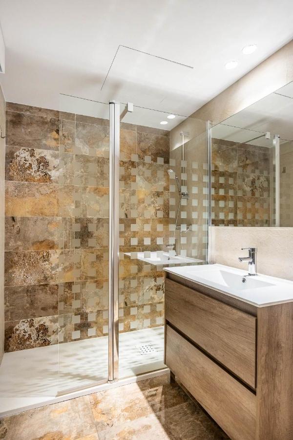 Amplisimo Apartamento De Diseno Nuevo En El Corazon De Triana, Parking Included Севілья Екстер'єр фото